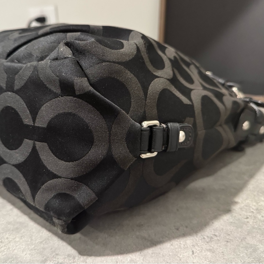 COACH Op-Art Brooke Signature Handbag in GUC! - Picture 6 of 9
